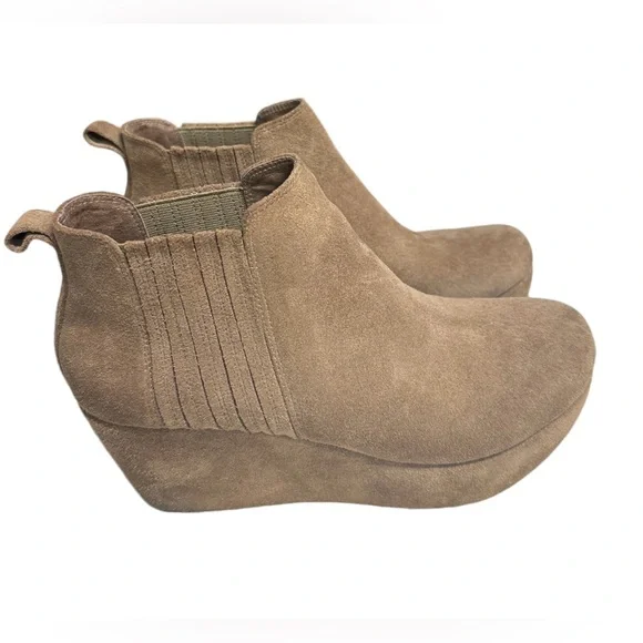 Chocolat Blu Walden Taupe Suede Boot Size 8.5 - Picture 1 of 7